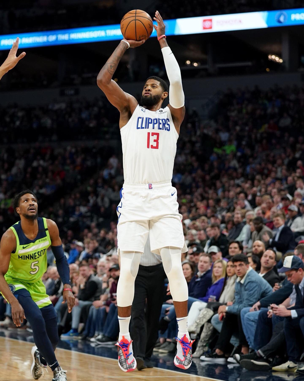 凭借身高及 凭借身高及