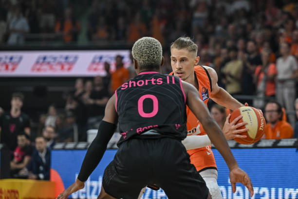 吸引更多关 吸引更多关