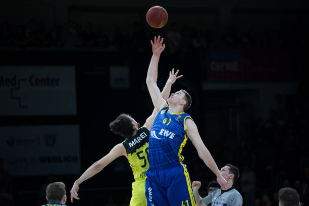 速行进中保 速行进中保