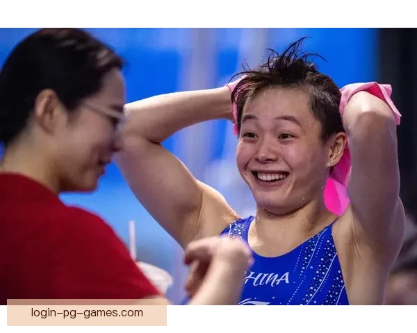 跳水公开赛：水下舞者的优雅飞翔