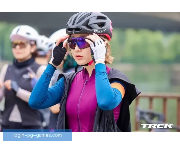 高能BMX杯赛：骑行极限挑战